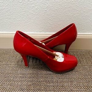 Candie's Size 6: Red Heels Classic Pump Style